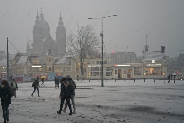 Koude lucht schampt Nederland