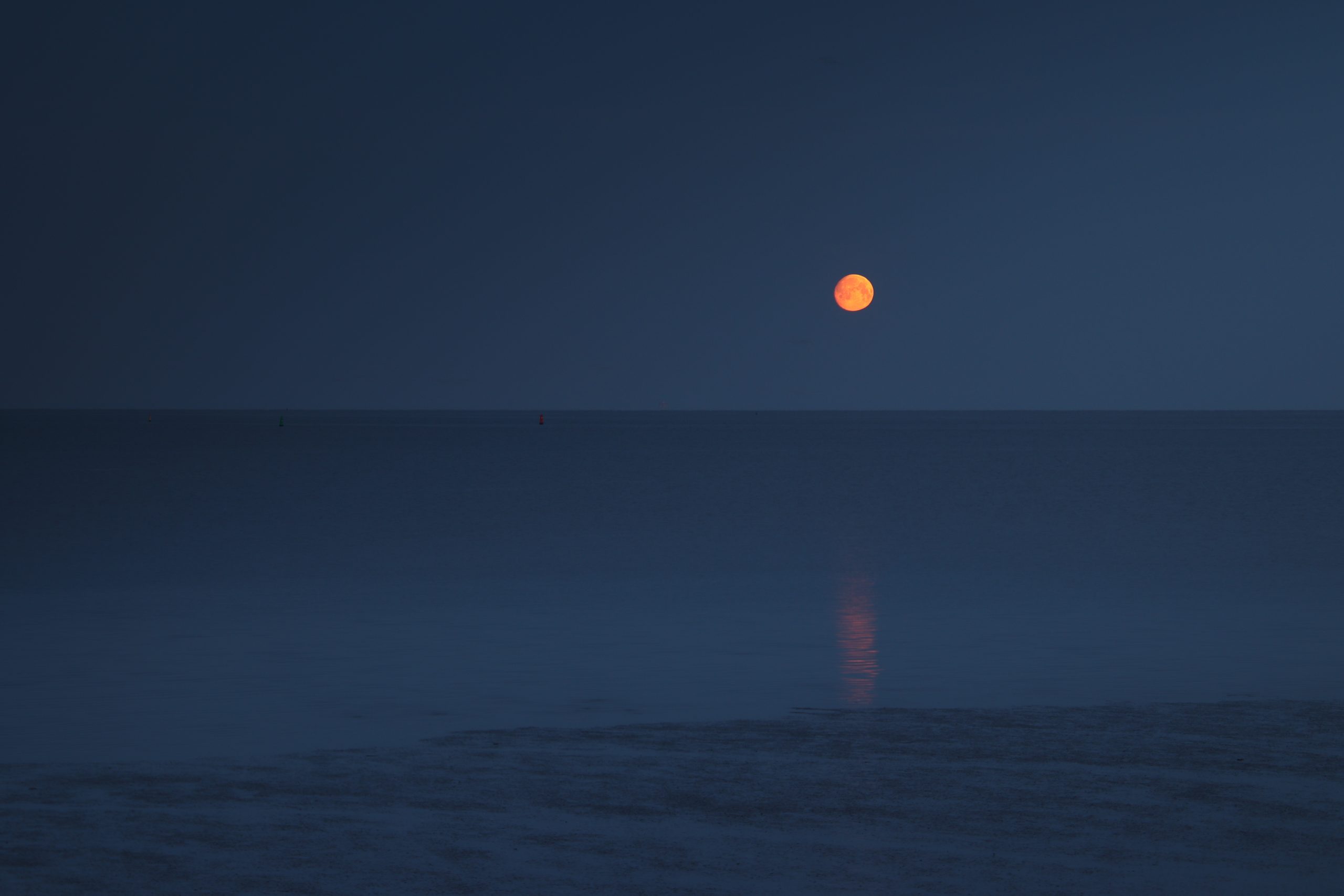 Volledige maansverduistering boven Nederland